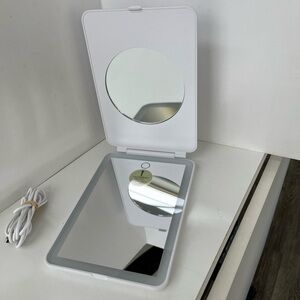 Funtouch rechargeable portable make up mirror w/72 LED lights 1X/5X magnify